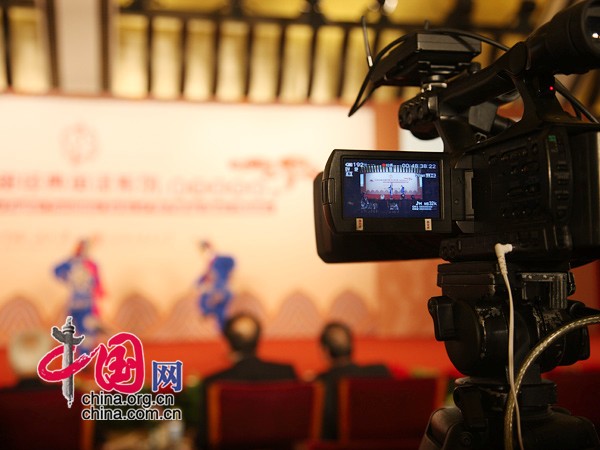 A media briefing is held at the Diaoyutai State Guest House in Beijing on Oct. 19 to celebrate the launch of The English Translation Series of 100 Peking Opera Classics. 