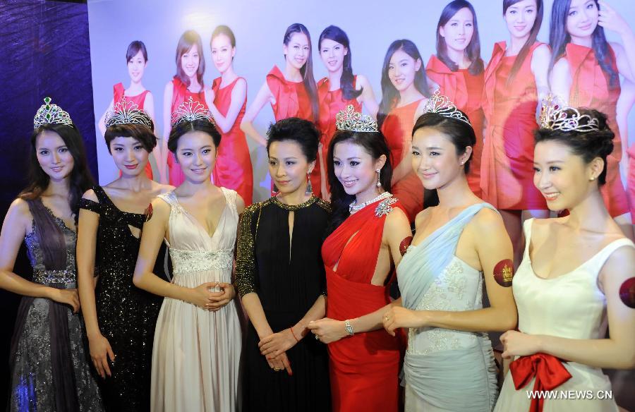 Actress Carina Lau (C) poses for a photo with the previous winners during the finale of 2012 Miss Chinese Cosmos Pageant in Hong Kong, Oct. 27, 2012. A total of twelve contestants participated in the finale. 