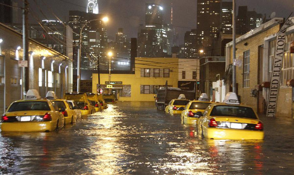 Photo taken on Oct. 29, 2012 shows vehicles in a flooded street in Queens Borough of New York, the United States. Sandy, the 10th hurricane this year, was considered one of the strongest storms ever to affect the U.S. east coast. [Wang Chengyun/Xinhua] 