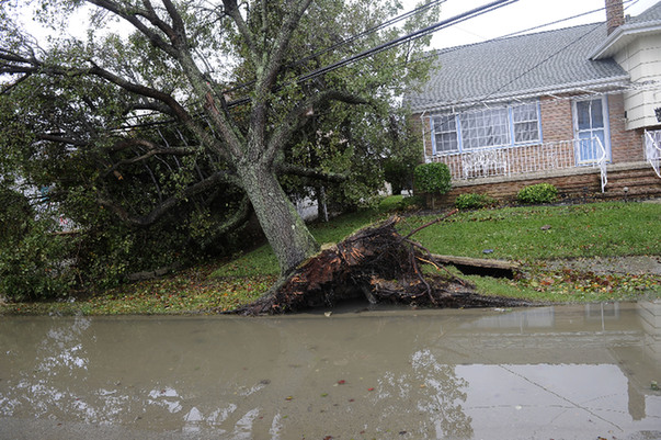 Photo taken after superstorm Sandy, the 10th hurricane this year, battered the U.S. east coast. [Xinhua] 