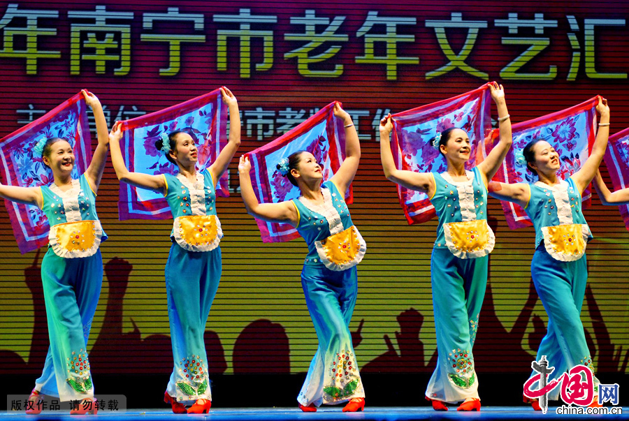 10月27日晚，南宁市老龄委在广西艺术学院汇演中心举行全市老年文艺汇演。