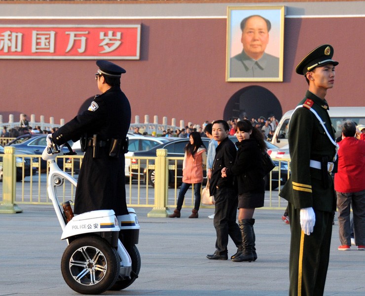 Armed police patrol Tian&apos;anmen Square on Nov. 1, as security tightens in anticipation of the 18th CPC National Congress. [Photo from www.gmw.cn] 