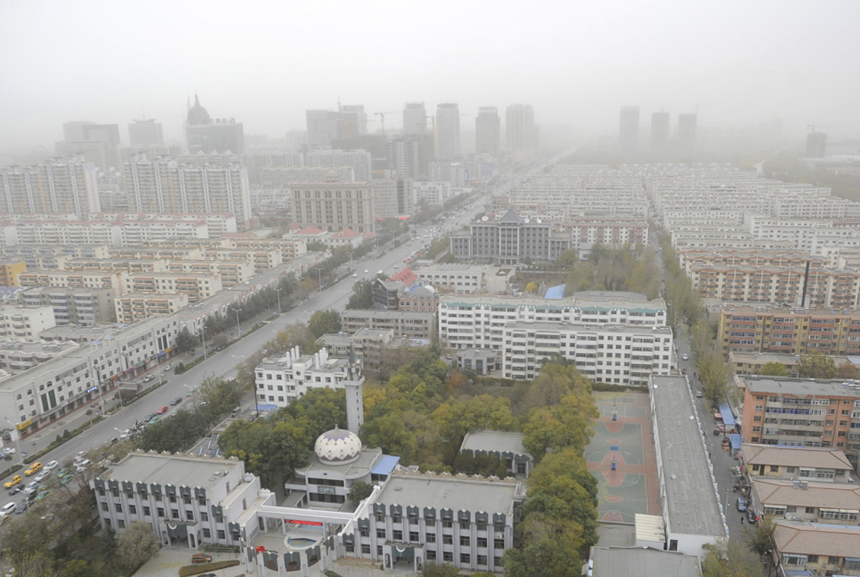 A sandstorm hit Yinchuan, Ningxia Hui Autonomous Region, on Nov. 2, 2012. A cold wave hit northern parts of China these days. 