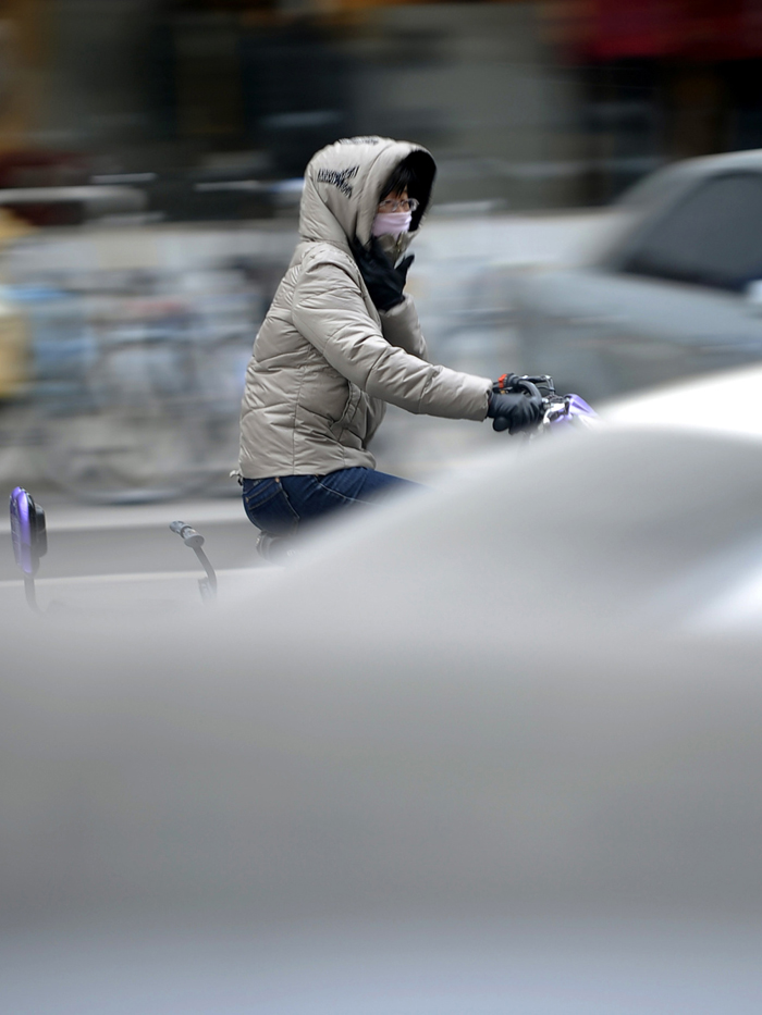 A sandstorm hit Yinchuan, Ningxia Hui Autonomous Region, on Nov. 2, 2012. A cold wave hit northern parts of China these days. 