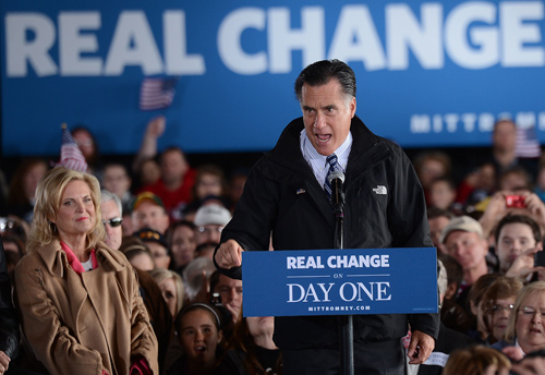 US Republican Presidential candidate Mitt Romney holds a rally with his wife Ann at Dubuque regional airport in Dubuque, Iowa, November 3, 2012. 