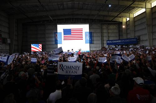 US Republican Presidential candidate Mitt Romney holds a rally with his wife Ann at Colorado Springs municipal airport in Colorado Springs, Colorado, November 3, 2012. [Xinhua/AFP]