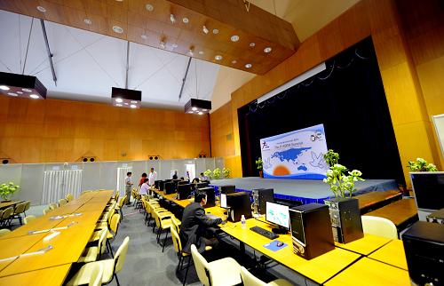 Media Center of the Ninth Asia-Europe Meeting (ASEM) Summit [Xinhua Photo]