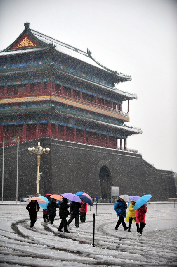 Cold wave brings snow to Beijing