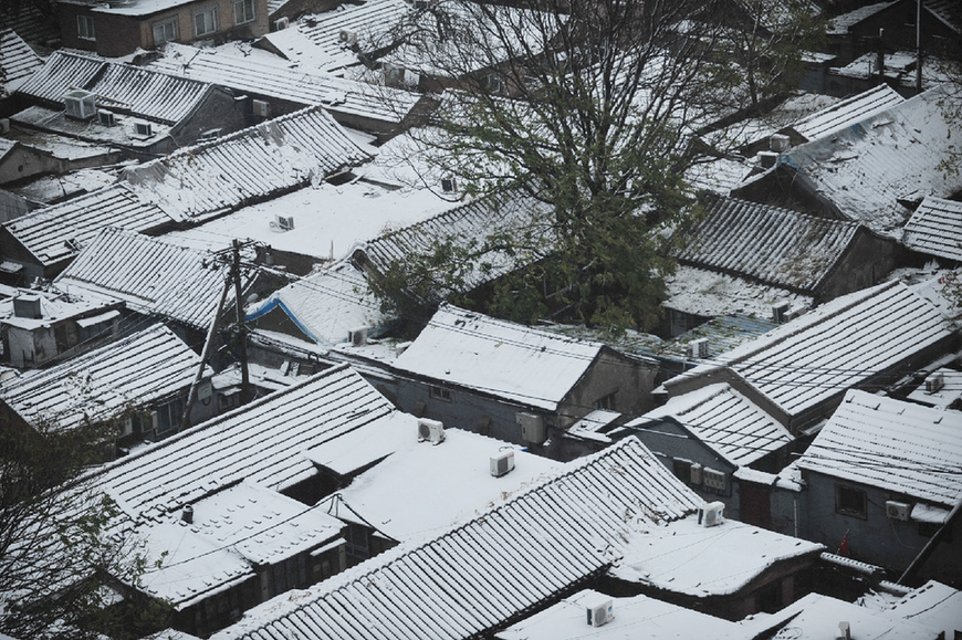 Cold wave brings snow to Beijing