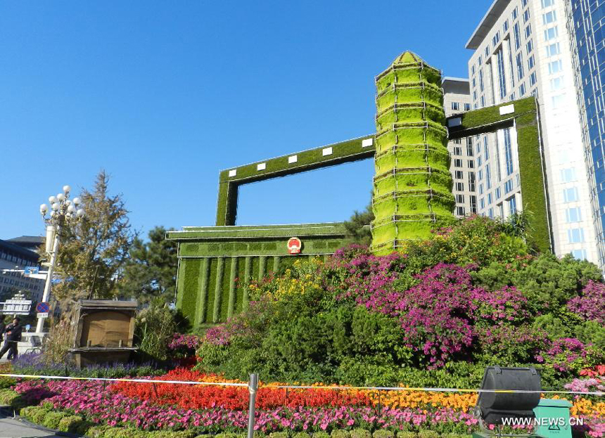 Flower decorations are seen on the street to greet the upcoming 18th National Congress of the Communist Party of China (CPC) in Beijing, capital of China, Oct. 30, 2012. The CPC&apos;s 18th National Congress will be convened on Nov. 8, with more than 2,000 CPC delegates gathering for the meeting, which occurs every five years. A new CPC leadership will be elected during the meeting, setting a new direction for the country&apos;s development in the near future. 