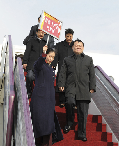 Hao Peng (R, front), a delegate of the 18th National Congress of the Communist Party of China (CPC) from Tibet Autonomous Region, arrives in Beijing, capital of China, on Nov. 5, 2012. The 18th CPC National Congress will be opened in Beijing on Thursday. 