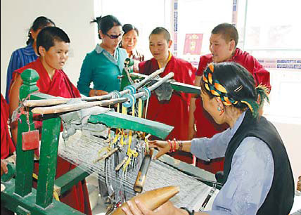 Tibetan women attend a training program to improve their weaving skills at Bainang county, Xigaze prefecture, Tibet. [Photo/China Daily]
