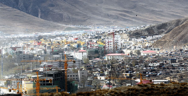 A bird's-eye view of the new Yushu Tibetan autonomous prefecture in Qinghai province on Oct 25. [Photo/China Daily]