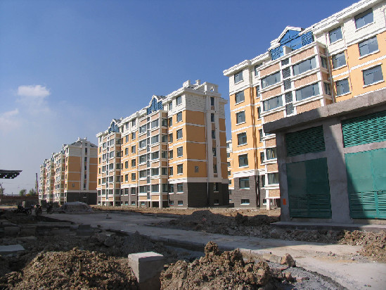 More than five million affordable housing units have been built in China in the first ten months of 2012, surpassing the annual target, the country's housing authorities said Thursday.[File photo]