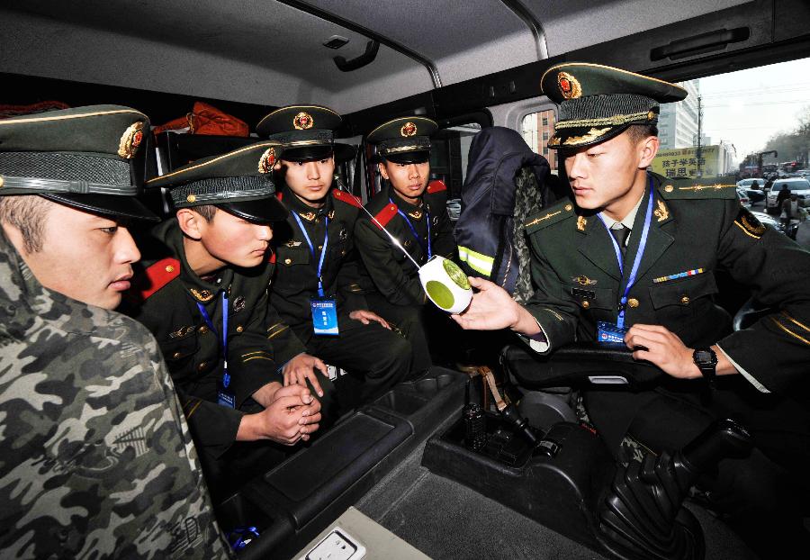 11月8日，长春消防支队官兵通过收音机关注十八大开幕。当日，中国共产党第十八次全国代表大会在北京隆重开幕。[新华社]