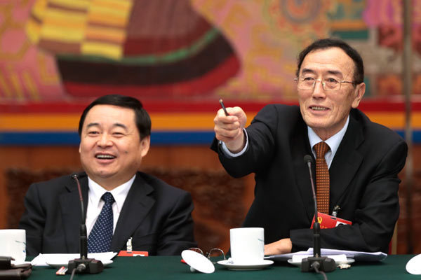 Qiangba Puncog (right), chairman of the Standing Committee of the Tibet People's Congress, is ready to take questions from reporters after a group discussion on Friday in Beijing. [Photo / China News Service]