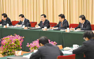 　　11月9日，胡锦涛同志参加党的十八大江苏代表团讨论。