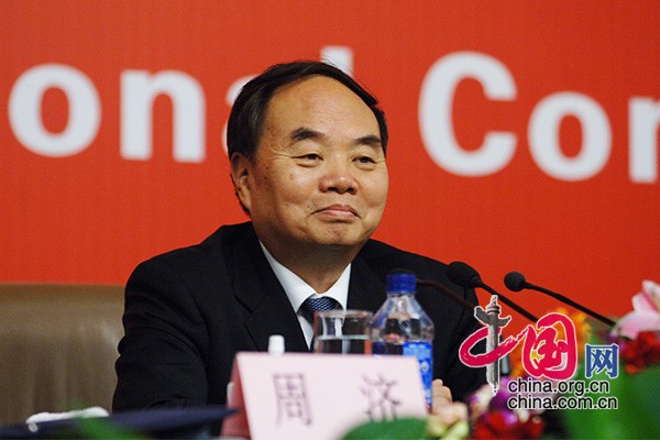 Zhou Ji, the president of the Chinese Academy of Engineering, attends a news conference during the 18th National Congress of the CPC on Nov.10.