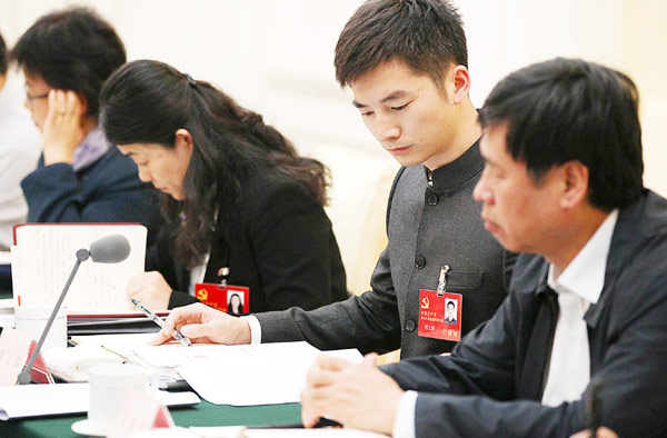 Fu Wentao takes part in a panel discussion at the 18th CPC National Congress in Beijing, Nov 10, 2012.[Photo/Xinhua]