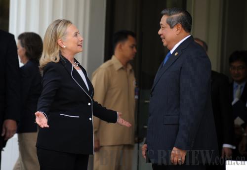 Indonesian President Susilo Bambang Yudhoyono meets with U.S. Secretary of State Hillary Clinton in Jakarta on September 4 [Xinhua Photo]