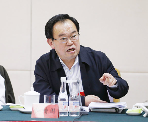 Chen Xuguo, a delegate from Ningxia Hui autonomous region, said the report to the 18th CPC National Congress summarized the achievements of the crack down on corruption in the past 10 years and called for improvements to the punishment and prevention system.[Photo/Xinhua]