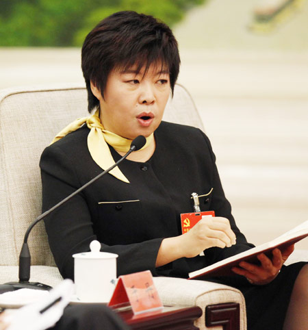 Yu Dan, a CPC delegate, said at a panel discussion of the 18th CPC National Congress that language should bear cultural value and called on people to share the interesting parts of Chinese and tell stories of Chinese characters.[Photo/Xinhua]