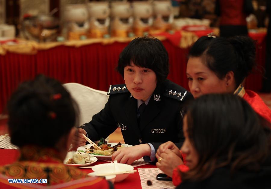Jiang Min, a delegate to the 18th National Congress of the Communist Party of China (CPC), has lunch in Beijing, capital of China, Nov. 13, 2012.