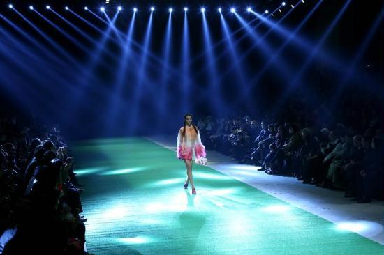 A model presents a creation at the Wu Xuekai/Wu Xuewei/Zhang Zhaoda Collection during the China Fashion Week in Beijing, capital of China, Nov. 1, 2012. [Photo/Xinhua]