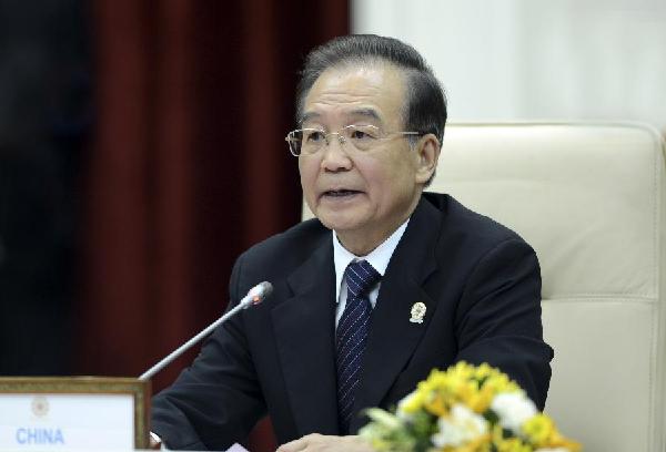 Chinese Premier Wen Jiabao delivers a speech during the 15th China-ASEAN summit in Phnom Penh, Cambodia, Nov. 19, 2012. Chinese Premier Wen Jiabao and leaders of ASEAN countries attended the summit here on Monday. [Zhang Duo/Xinhua]