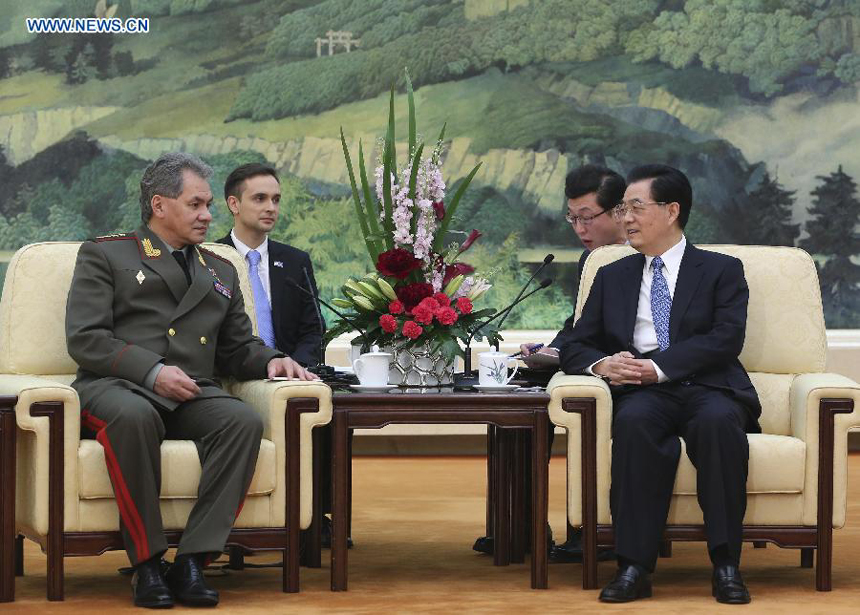 Chinese President Hu Jintao (R, front) meets with Russian Defense Minister Sergei Shoigu (L, front) in Beijing, capital of China, Nov. 21, 2012. 