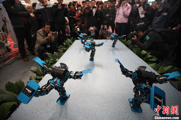 Robot show held in Qingdao