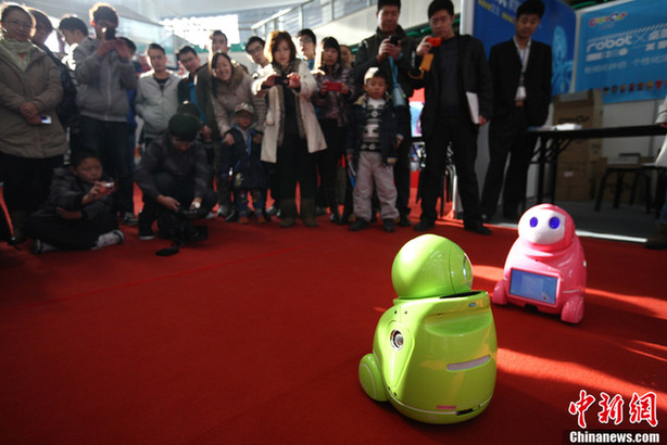Robot show held in Qingdao