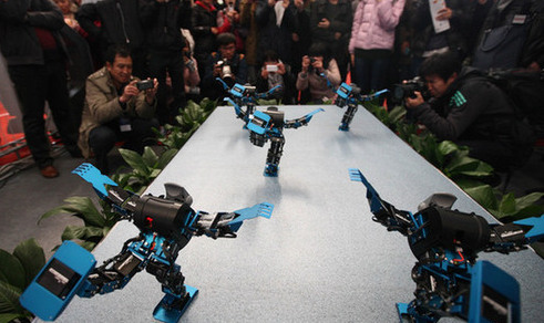 Robot show held in Qingdao