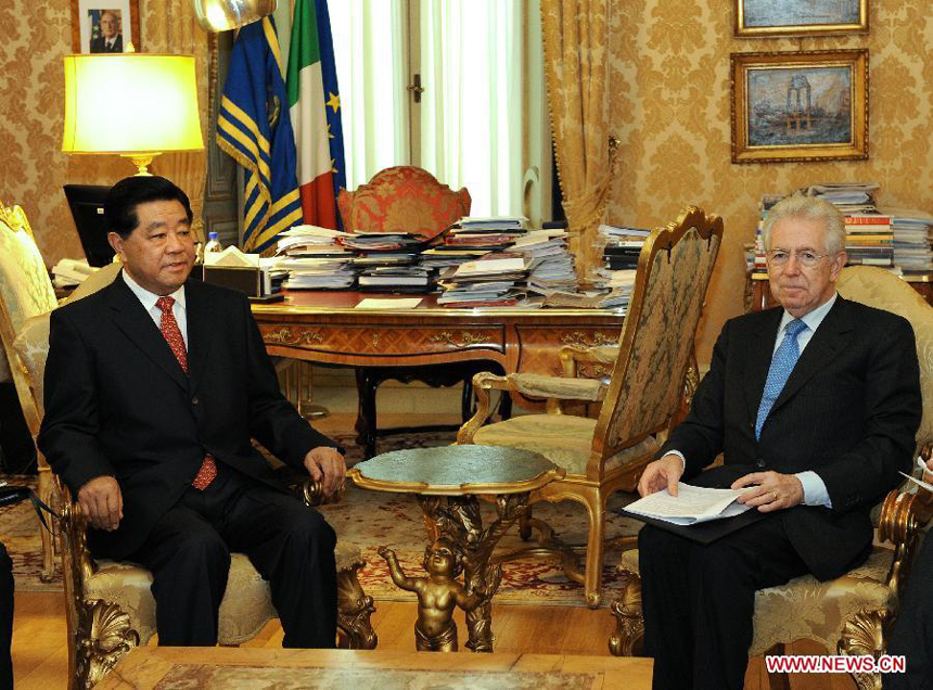 Jia Qinglin (L), chairman of the National Committee of the Chinese People&apos;s Political Consultative Conference, meets with Italian Prime Minister Mario Monti in Rome, capital of Italy, Nov. 28, 2012.