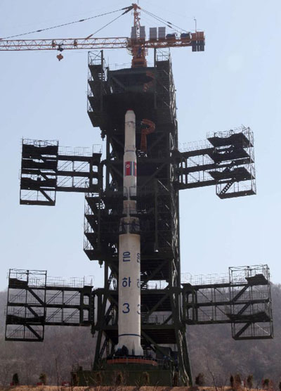 Photo taken on April 8, 2012 shows the Unha-3 rocket for launching Kwangmyongsong-3 satellite installed on the launch pad in Tongchang-ri base, Cholsan County, North Phyongan Province, the Democratic People's Republic of Korea(DPRK). [Photo: Xinhua]   