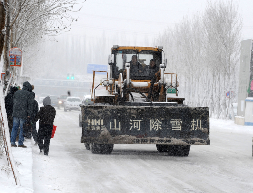 A snow sweeper works amid snowstorm in Shenyang, capital of northeast China's Liaoning Province, Dec. 3, 2012. Liaoning Province issued a red alert for snowstorm on Monday morning, while closing an airport and expressways in the provincial capital of Shenyang. 