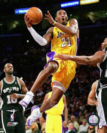 Kobe Bryant: Born to ball [CNTV]