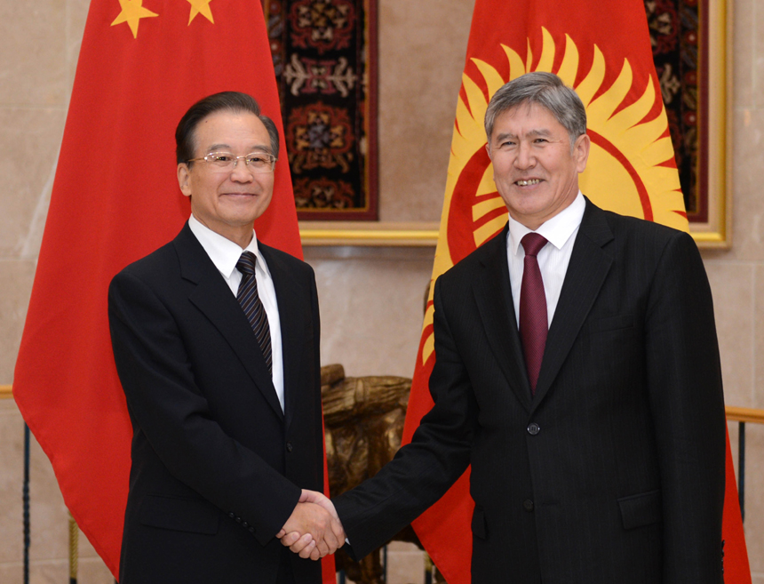 Chinese Premier Wen Jiabao (L) meets with Kyrgyz President Almazbek Atambayev in Bishkek, capital of Kyrgyzstan, Dec. 4, 2012. Wen Jiabao arrived here Tuesday to attend the 11th prime ministers' meeting of the Shanghai Cooperation Organization (SCO) and pay an official visit to Kyrgyzstan.