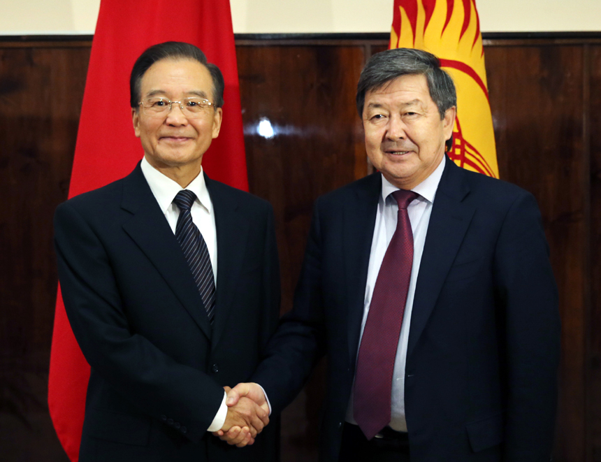 Chinese Premier Wen Jiabao (L) holds talks with Kyrgyz Prime Minister Zhantoro Satybaldiyev in Bishkek, capital of Kyrgyzstan, Dec. 4, 2012. Wen Jiabao arrived here Tuesday to attend the 11th prime ministers&apos; meeting of the Shanghai Cooperation Organization (SCO) and pay an official visit to Kyrgyzstan. 