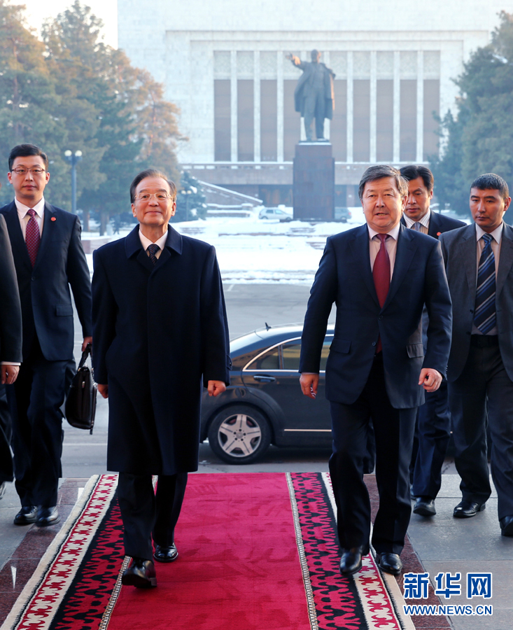 Chinese Premier Wen Jiabao holds talks with Kyrgyz Prime Minister Zhantoro Satybaldiyev in Bishkek, capital of Kyrgyzstan, Dec. 4, 2012. Wen Jiabao arrived here Tuesday to attend the 11th prime ministers&apos; meeting of the Shanghai Cooperation Organization (SCO) and pay an official visit to Kyrgyzstan. 