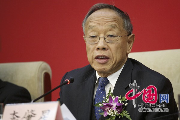 Li Zhaoxing, chairman of the Foreign Affairs Committee of the National People's Congress and president of TAC, delivers a keynote speech at the Second National Translation Conference in Beijing on Dec. 6, 2012. [China.org.cn]