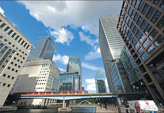 A corner of the City of London. The Financial Services Authority, the United Kingdom's financial services regulator, has made it difficult for foreign banks to set up branches, and the tight regulations will reduce the UK's strengths as an international financial center, a China Investment Corporation official said. [China Daily]