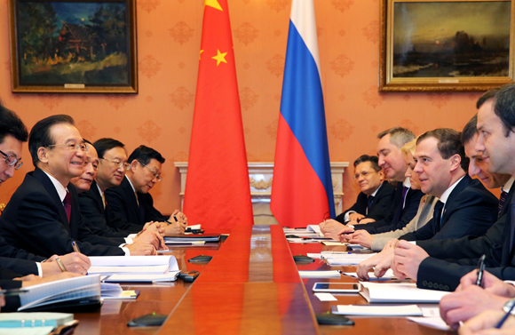 Chinese Premier Wen Jiabao and Russia's Prime Minister Dmitry Medvedev meet in Moscow on Thursday. [Photo: Xinhua]