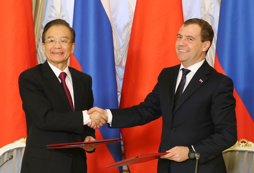 Chinese Premier Wen Jiabao and Russia&apos;s Prime Minister Dmitry Medvedev meet in Moscow on Thursday. [Photo: Xinhua]