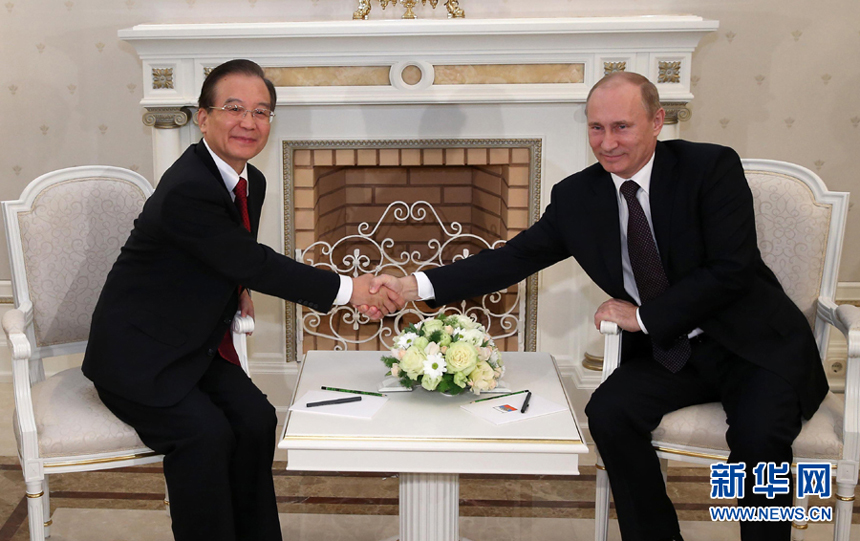 Chinese Premier Wen Jiabao (L) meets with Russian President Vladimir Putin in Sochi, Russia, Dec. 6, 2012.