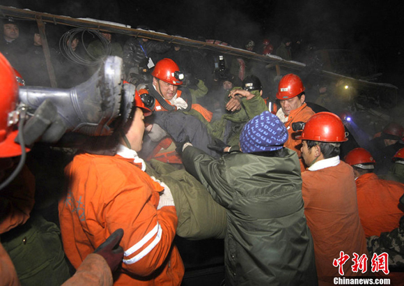Four miners who have been trapped in a flooded coal mine in the Furuixiang Coal Mine in Qitaihe City of Heilongjiang Province for more than five days were rescued early Friday morning, rescuers said.