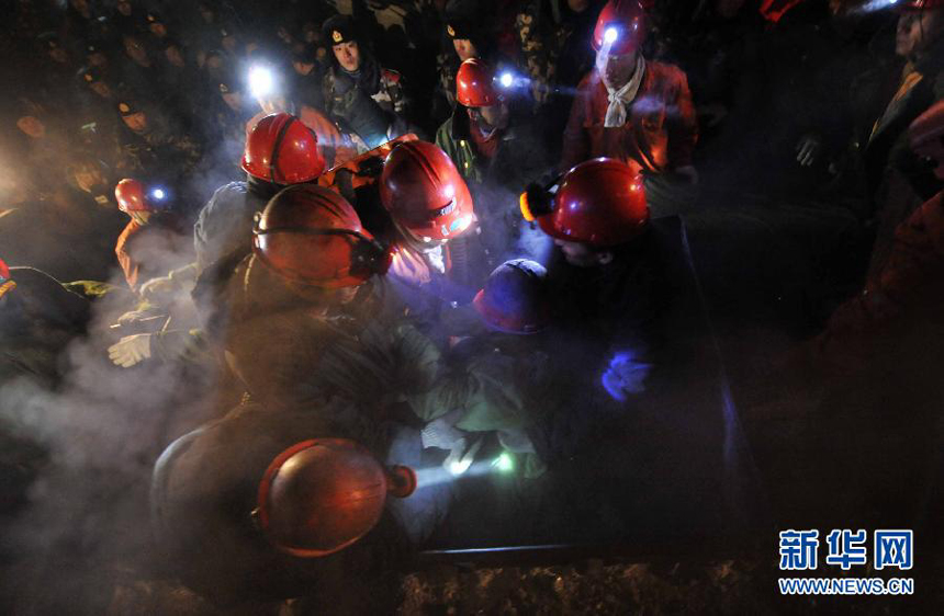 Four miners who have been trapped in a flooded coal mine in the Furuixiang Coal Mine in Qitaihe City of Heilongjiang Province for more than five days were rescued early Friday morning, rescuers said.