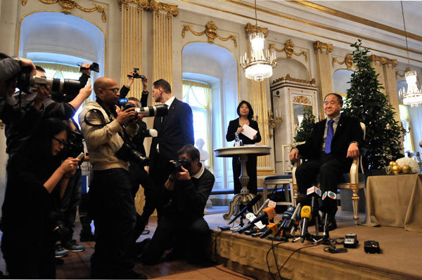 Mo Yan speaks at a news conference, at the grand hall of the Swedish Academy in Stockholm, Dec 6, 2012. [Photo/Xinhua] 