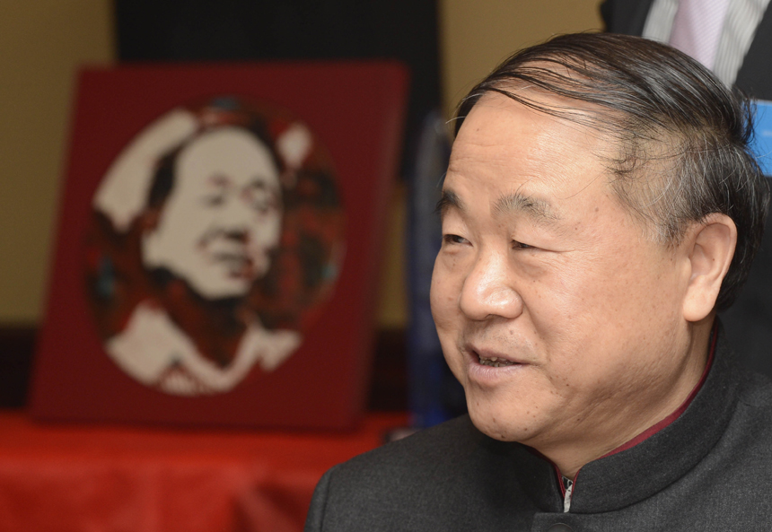 Chinese writer Mo Yan, the 2012 Nobel Prize winner for literature, receives a gift during a reception by Chinese entrepreneurs in Stockholm, capital of Sweden, Dec. 8, 2012.