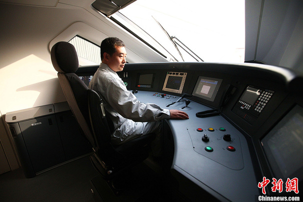 CRH6 intercity train tested in Qingdao